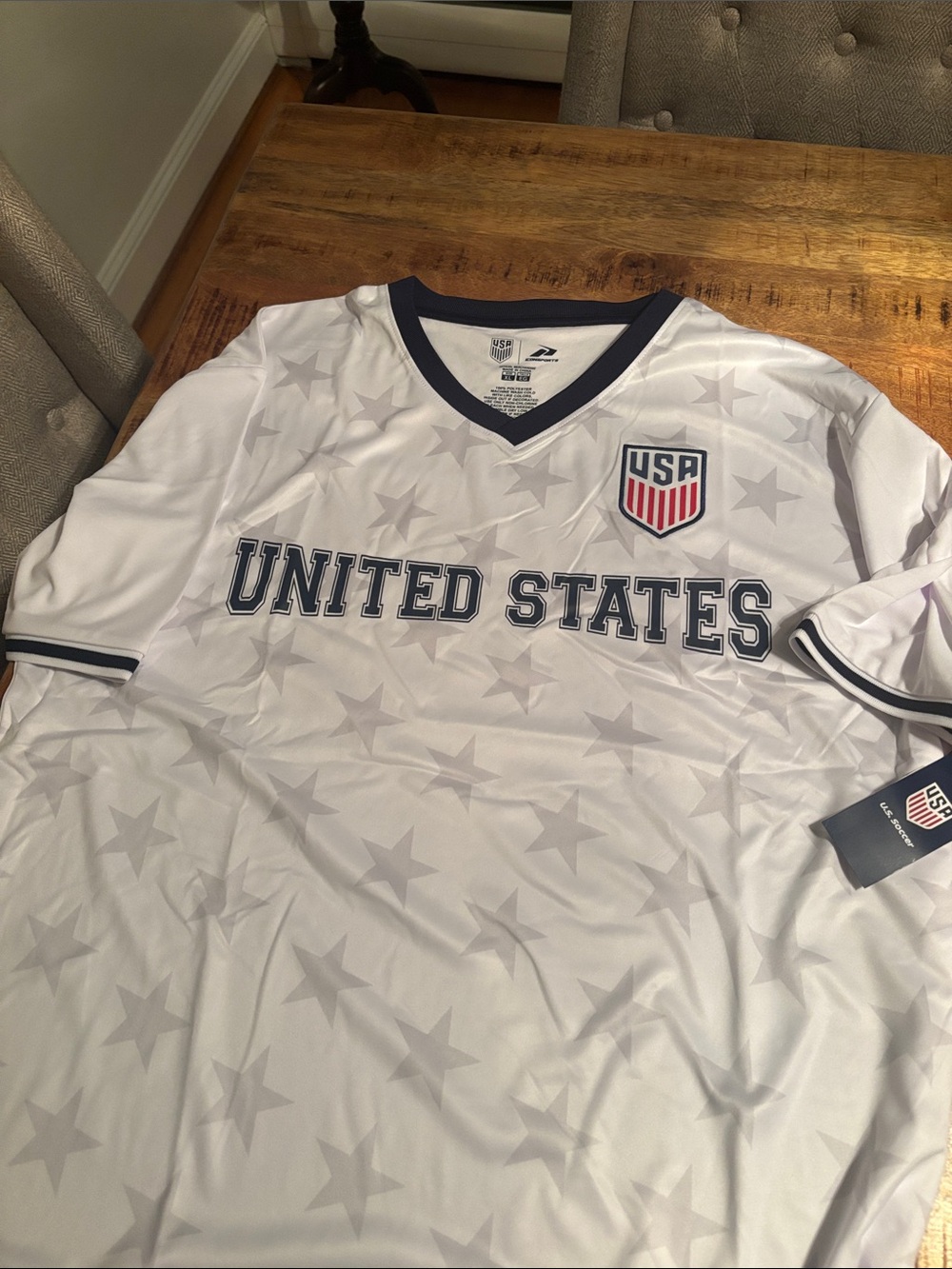 NWT Men’s XL USA White Short Sleeve Tee with stars in background v neck